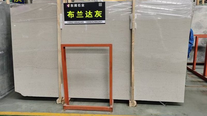 误区一：大理石不怕水，无需养护