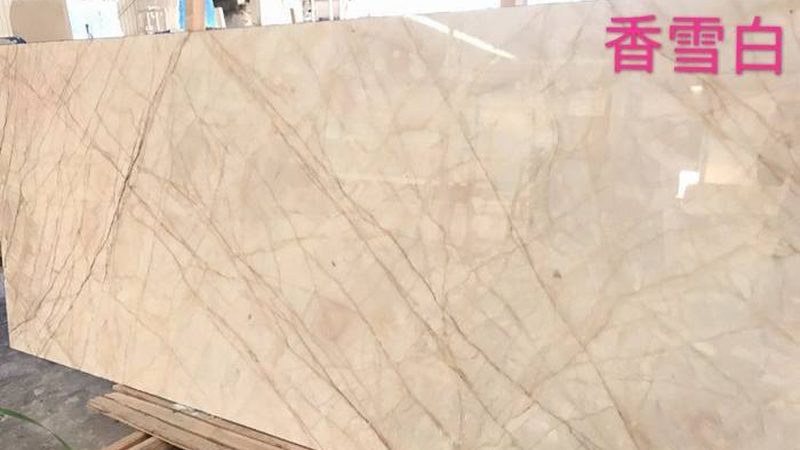 岩板台面渗色主要是由以下原因造成的：