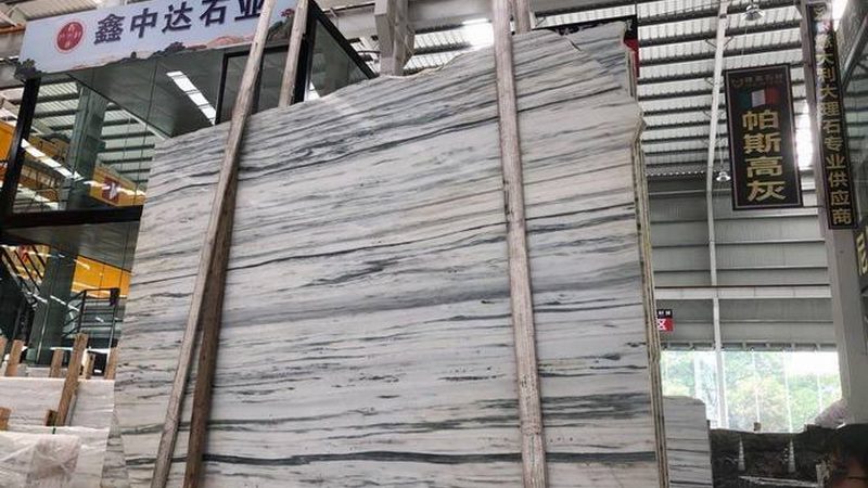 透光石灯箱与亚克力灯箱：材质与工艺的差异化解析